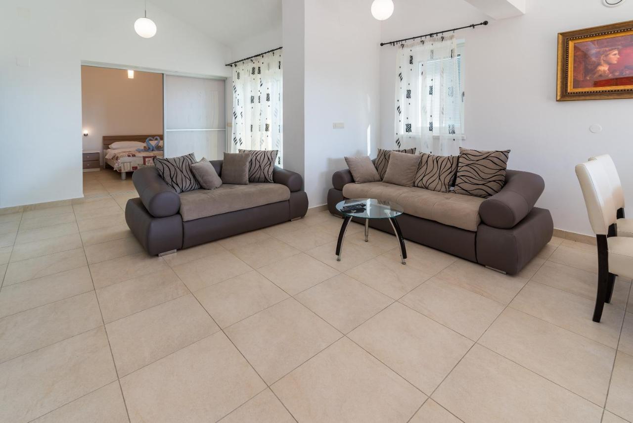 Apartments Salatic 克尔克 外观 照片